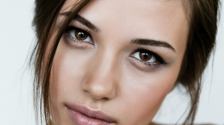 Expert Strategies for Banishing Wrinkles and Fine Lines Around the Eyes: The Most Effective Products in 2025